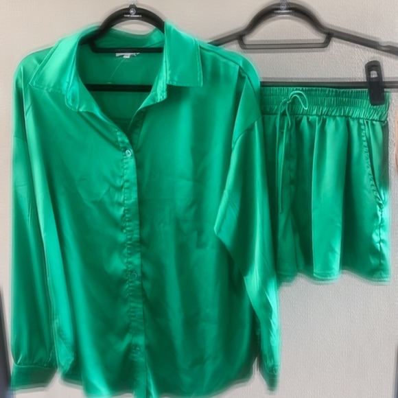 🆕Two piece set in Kelly green - Picture 4 of 4